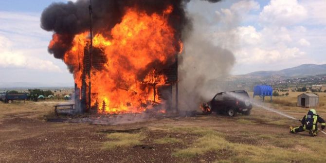 Denizli’de çıkan yangın evi kül etti