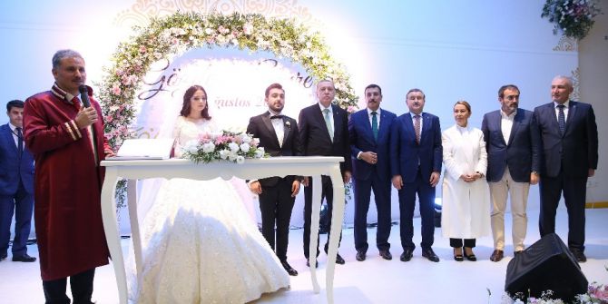 Cumhurbaşkanı Erdoğan nikah şahidi oldu