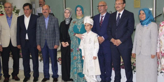 Başbakan Yardımcısı Çavuşoğlu, sünnet törenine katıldı