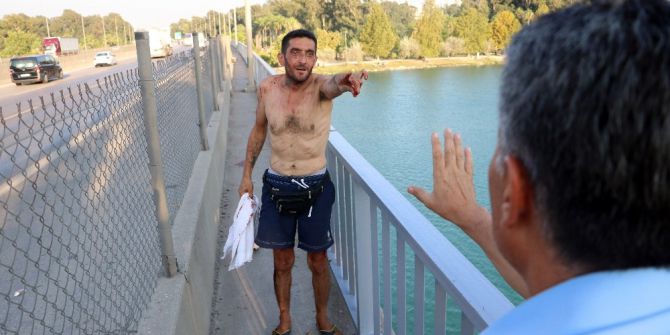 Kendini jiletleyip intihara kalkışan gence “atla” dediler