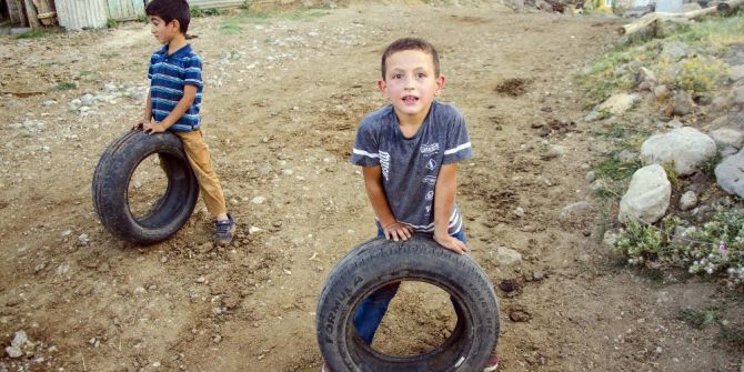 Otomobil lastiğiyle oyun keyfi