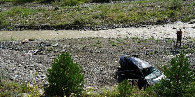 Kastamonu’da otomobil çaya uçtu: 3 ölü, 3 yaralı