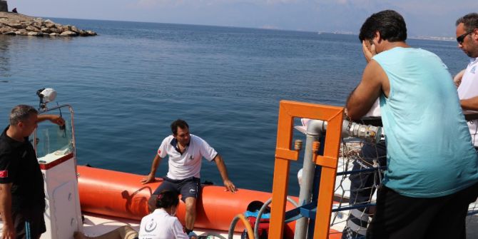 Polis, boğulan babasının kurtarma çalışmalarını gözyaşlarıyla izledi