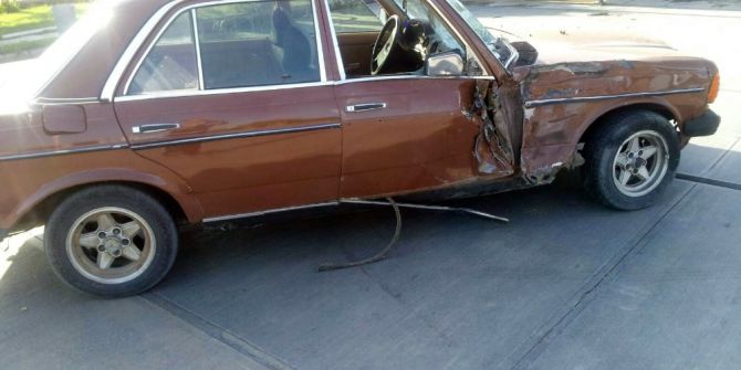 Foça’da motosiklet kazası: 2 ağır yaralı