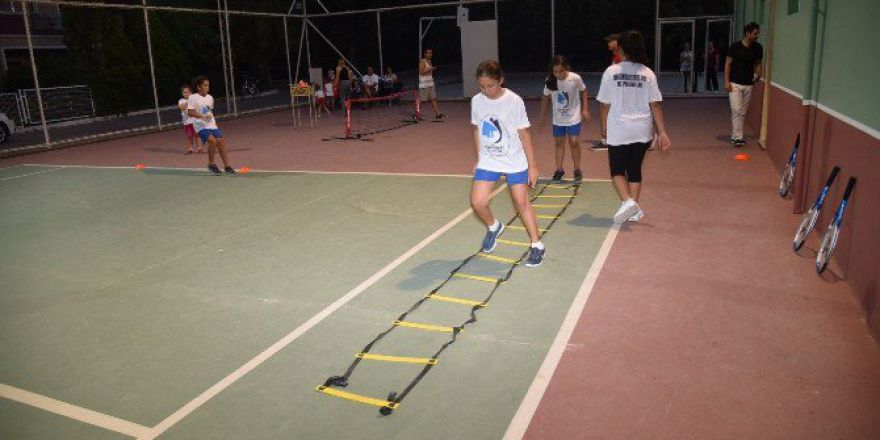 Yunusemre’de Genç Raketler Yetişiyor