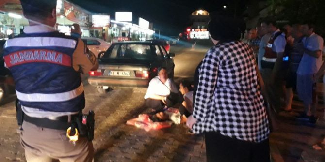 Otomobil genç kıza çarptı