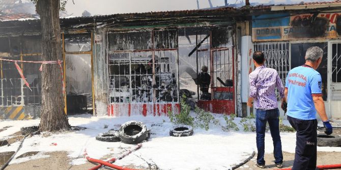 Ankara’da korkutan yangın: 7 dükkan küle döndü