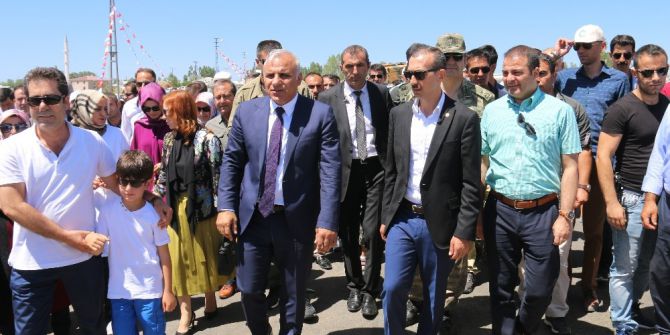 Edremit Belediyesinin ‘Olimpik Binicilik Merkezi’ hizmete açıldı