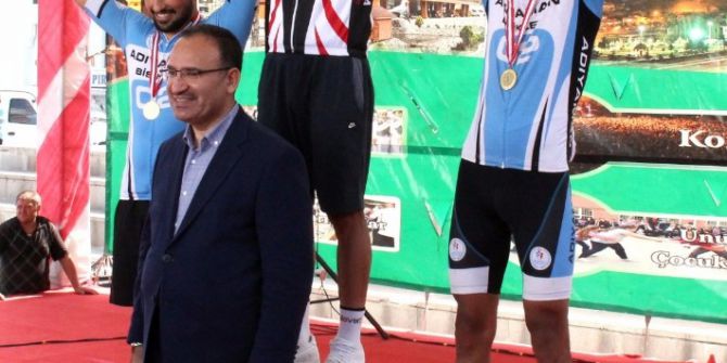 Başbakan Yardımcısı Bekir Bozdağ, Ulusal Dağ Bisikleti Yarışması ödül törenine katıldı
