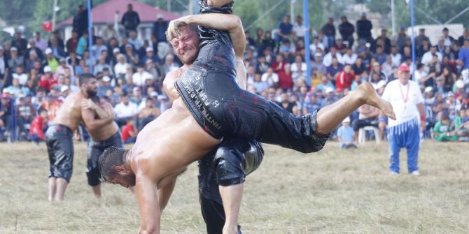 Bin 830 rakımda gerçekleşen Feslikan Güreşleri’nde çeyrek finalistler belli oldu