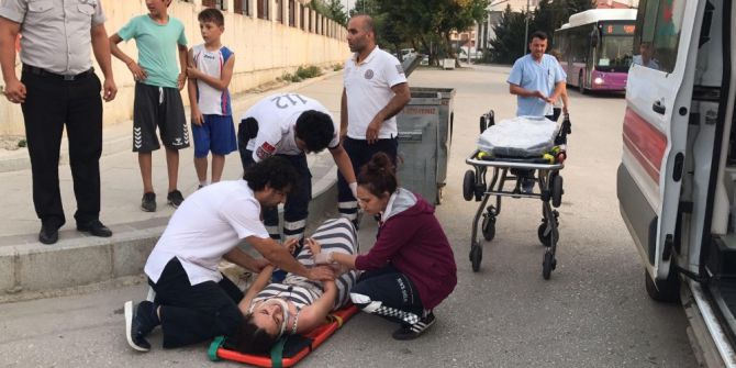 Otomobil yayaya çarptı: 1 kişi yaralandı