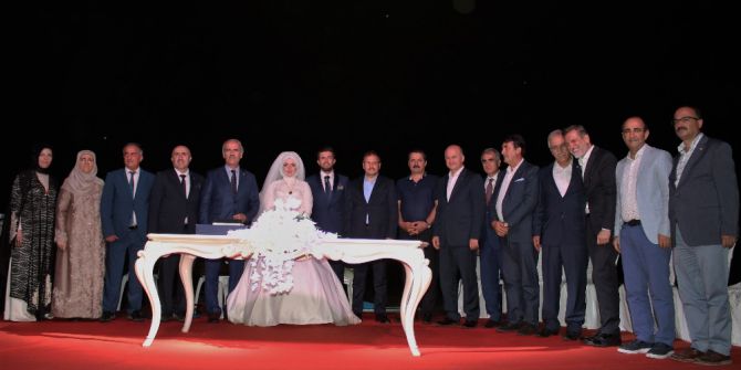 Başbakan Yardımcısı Hakan Çavuşoğlu, Bursa’da düğüne katıldı