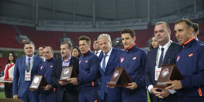 Bakan Osman Aşkın Bak, Atiker Konyaspor’u tebrik etti