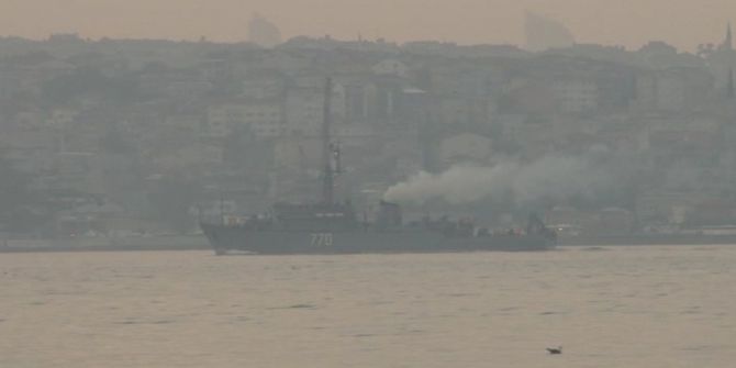 Rus savaş gemisi İstanbul Boğazı’ndan geçti