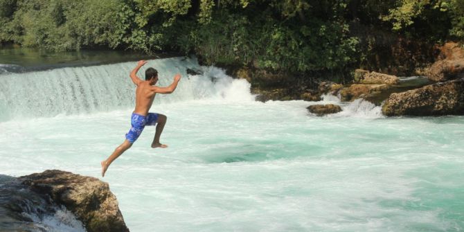 Gençlerin ölüm oyunu