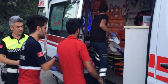 Otomobille elektrikli bisiklet çarpıştı: 1 yaralı