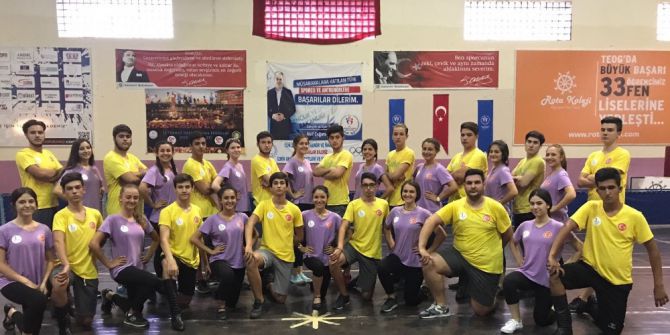 Bayraklı Belediyesi halk oyunları ekibi şampiyonluğa kilitlendi