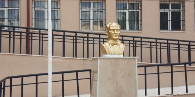 Tepkilere neden olan Atatürk büstü yenisiyle değiştirildi
