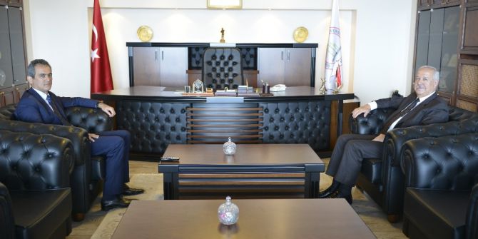 Başkan Akdemir Rektör Özer’i ziyaret etti