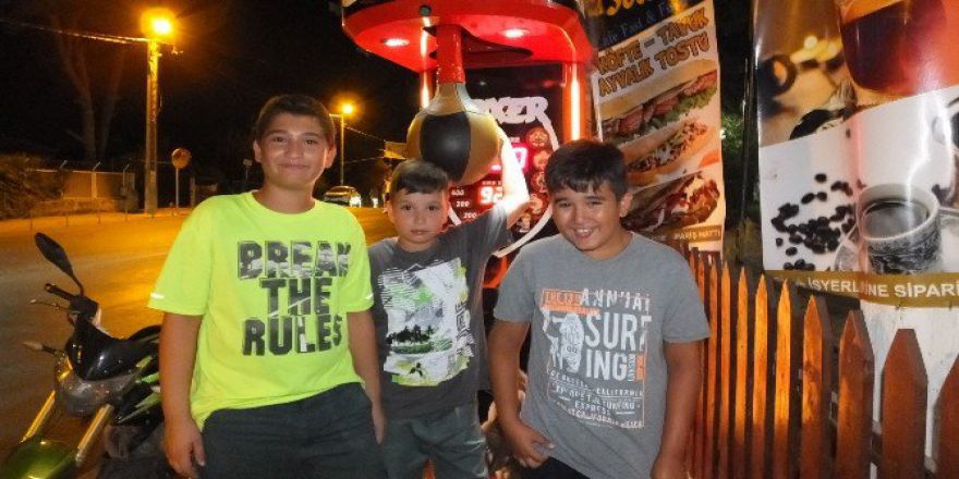 Burhaniye’de Çocuklar Boksa Merak Sardı