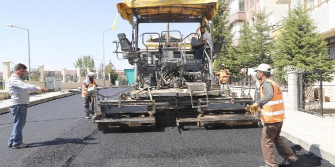 Gölbaşı’nda asfalt çalışmaları aralıksız sürüyor