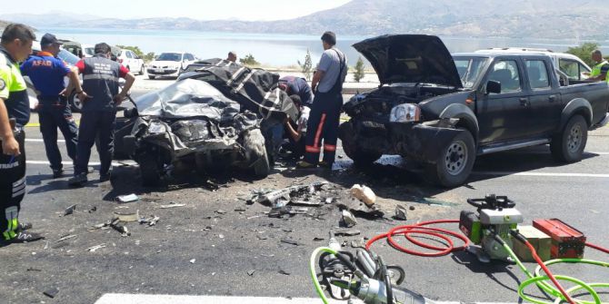 Elazığ’da trafik kazası: 3 ölü, 2 yaralı