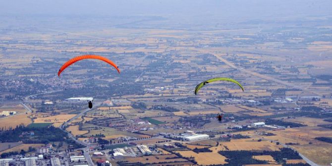 Yamaç paraşütçüleri yarıştı