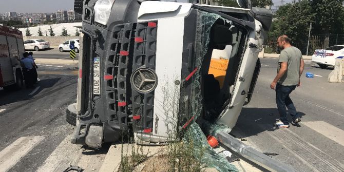 Beton mikseri devrildi, ortalık savaş alanına döndü