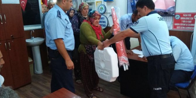 Kdz. Ereğli Belediyesi pazarcılara şemsiye dağıttı