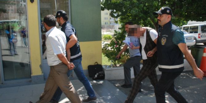 Altınlarla kaçamadan yakalandılar