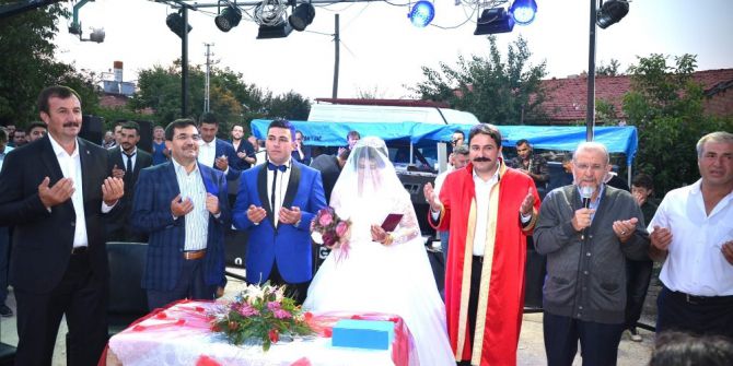 Seyitgazi’de 51 mahalleyi buluşturan düğün