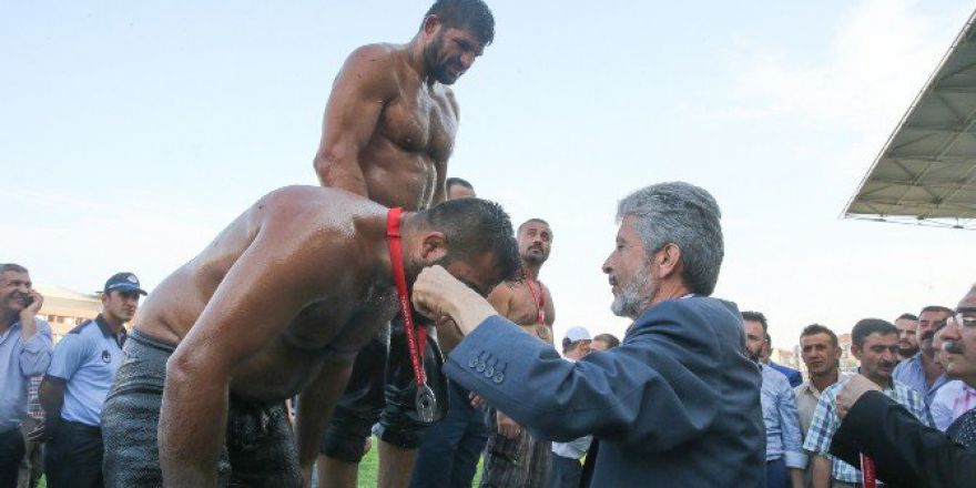 Sincan Yağlı Güreşleri’nin Başpehlivanı Şaban Yılmaz Oldu