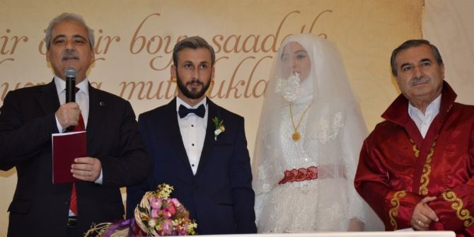 Vali Güvençer genç çiftin nikah şahidi oldu