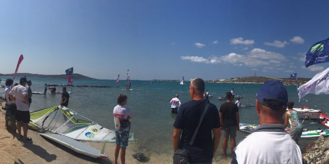 Alaçatı’da sörfçüler Koruncuklar için yarışacak