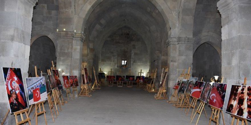 Demokrasi Nöbetleri Fotoğraf Sergisinde