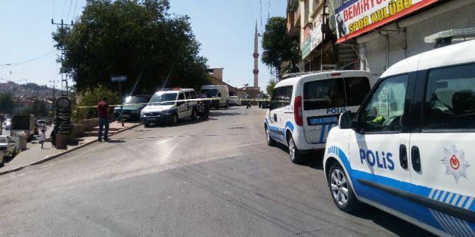 İş yeri komşularının kavgasında kan aktı: 2 yaralı
