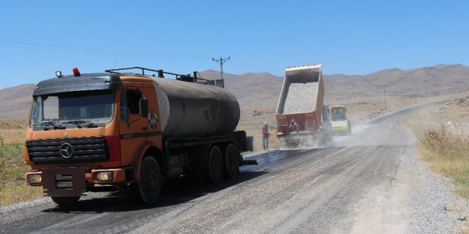 Develi’de Köylerde Yol Çalışmaları Tüm Hızıyla Devam Ediyor