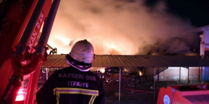 Kayseri’deki fabrika yangınının çıkış nedeni araştırılıyor