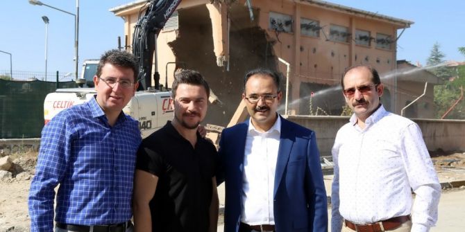 Uşak’ta yenilenen caddeler halktan beğeni topluyor