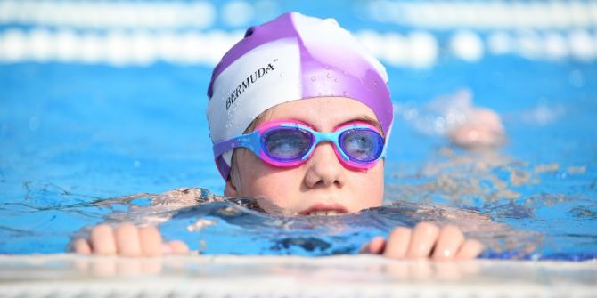 Mersin’de yüzme kursları devam ediyor