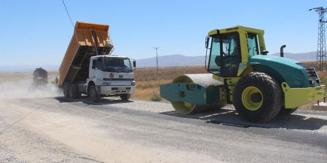 Develi köylerinde yol çalışmaları sürüyor