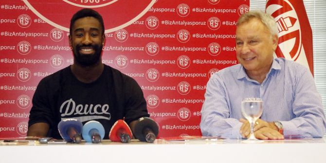 Johan Djourou, 3 yıllık sözleşmeyi imzaladı