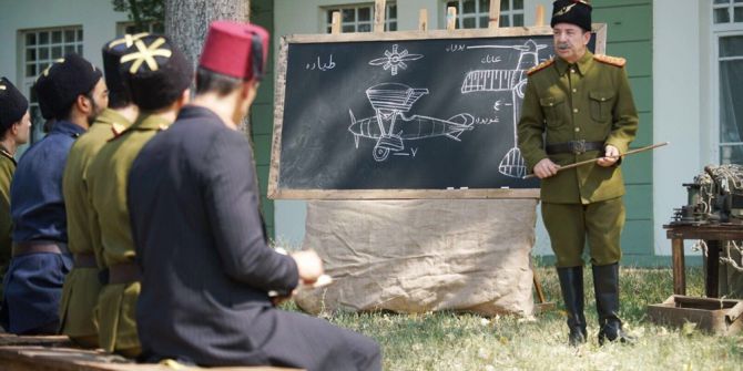 Edirne Belediye Başkanı Recep Gürkan, Vecihi Hürkuş’un öğretmenini oynadı