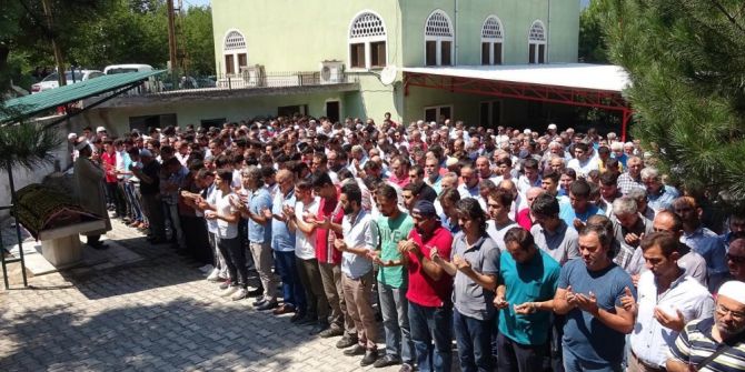 Kayalıklara düşerek hayatını kaybeden genç toprağa verildi