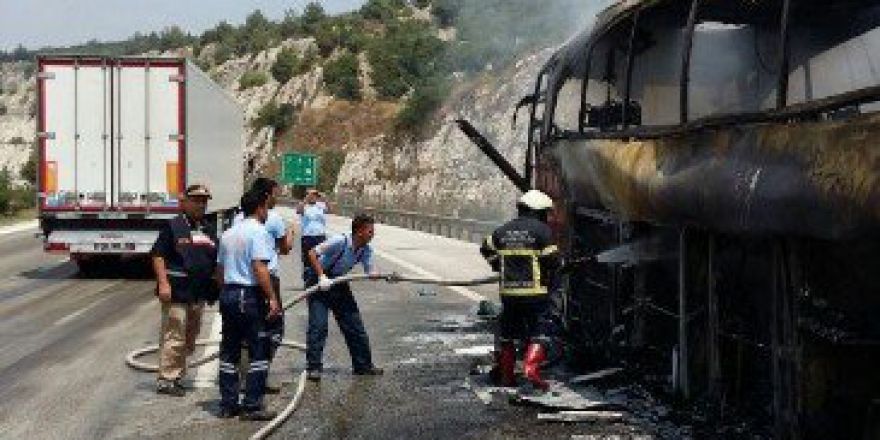 Yolcu Otobüsü Seyir Halindeyken Yandı