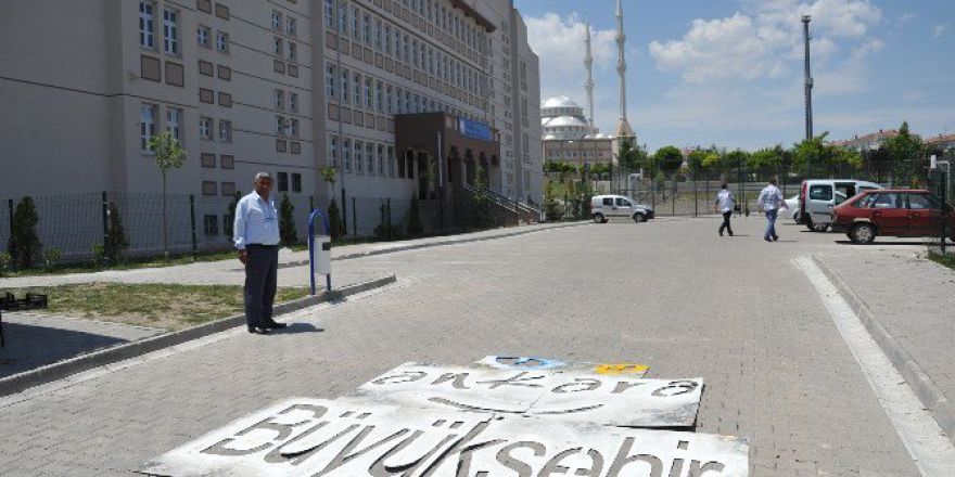 Büyükşehir, Okul Bahçelerini Renklendiriyor