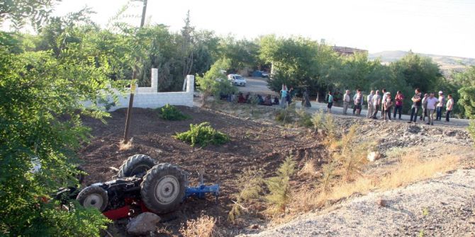 Üzüm bağına yuvarlanan traktör çocuklara çarptı: 2 ölü, 1 yaralı
