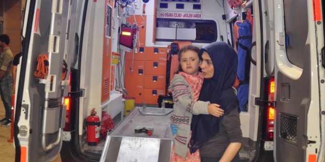 Otomobil petrol istasyonuna daldı: 4 yaralı