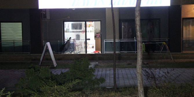 Sevgilisinin dükkânına ziyarete gitti, bacağından vuruldu