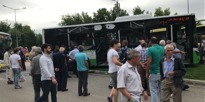 Belediye otobüslerinin çarpışma anı kamerada